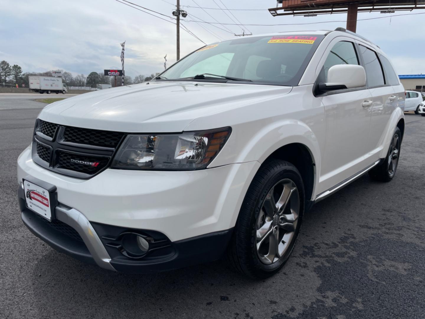 2016 White Dodge Journey (3C4PDCGB8GT) with an 4-Cyl, 2.4 Liter engine, Auto, 6-Spd AutoStick transmission, located at 8008 Warden Rd, Sherwood, AR, 72120, (501) 801-6100, 34.830078, -92.186684 - Photo#3